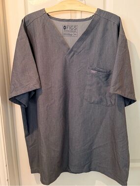 Men’s Fig’s Leon Graphite Gray Scrub Top in with Chest Pocket, XXL